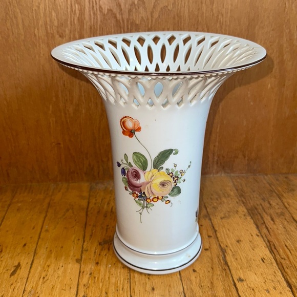 Nymphenburg Biedermeier Gedeck Vase Accents Rare Nymphenburg